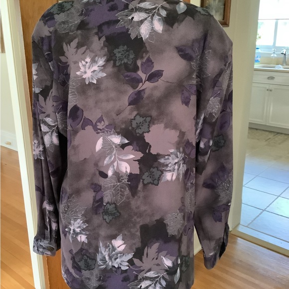 Drapers and Damon’s button-down collared gorgeous floral shirt - Picture 4 of 6